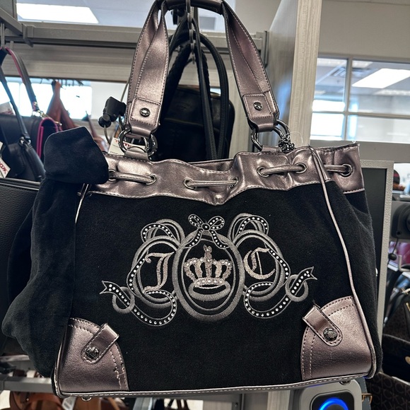 NWT Juicy Couture Juicy Lovers Daydreamer Club Tote in Liquorice Black/ Metallic - Picture 1 of 1